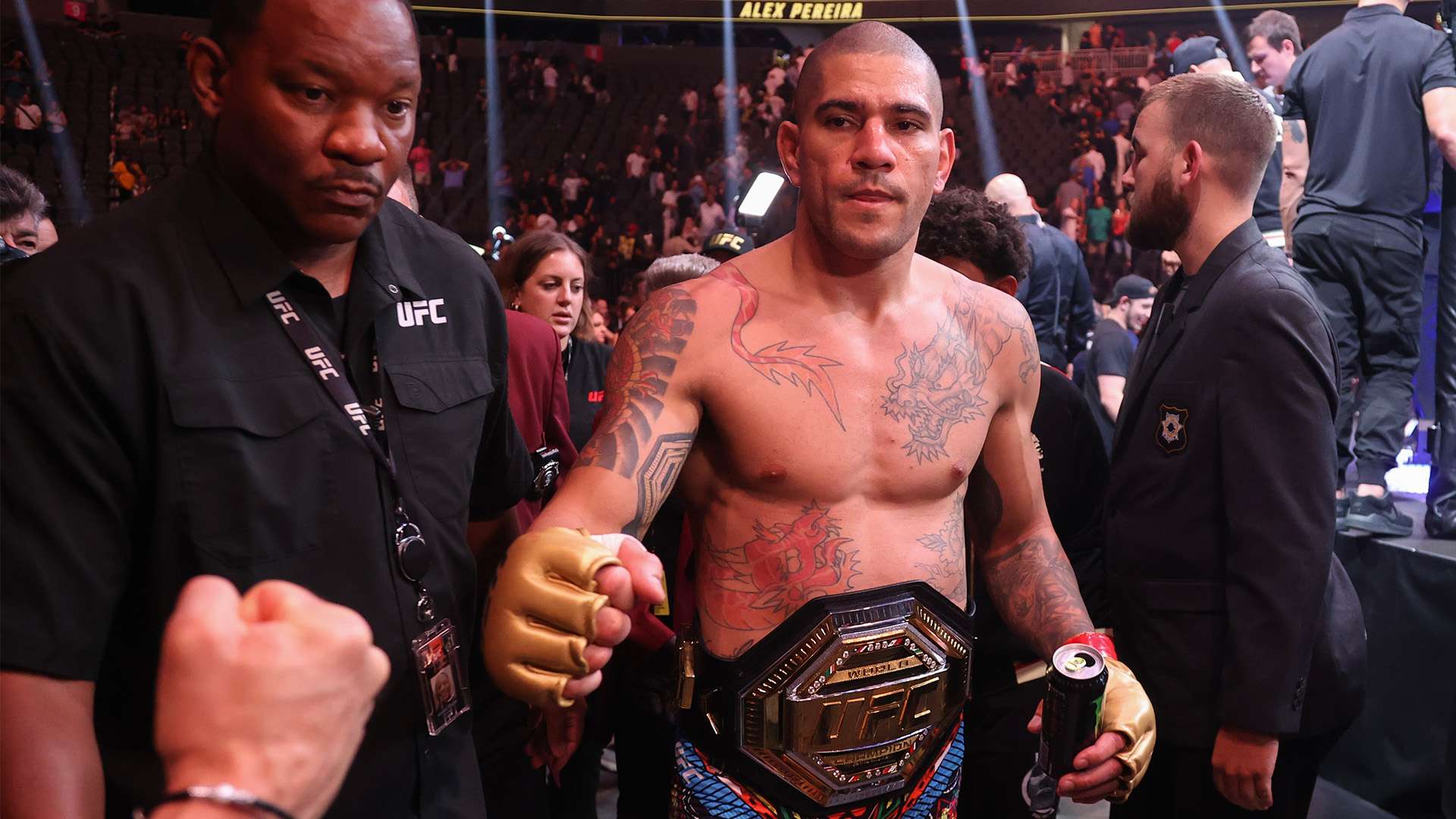 不要脸？亚冬会接力林孝埈上演加速超越，结果韩国队直接下黑手了.